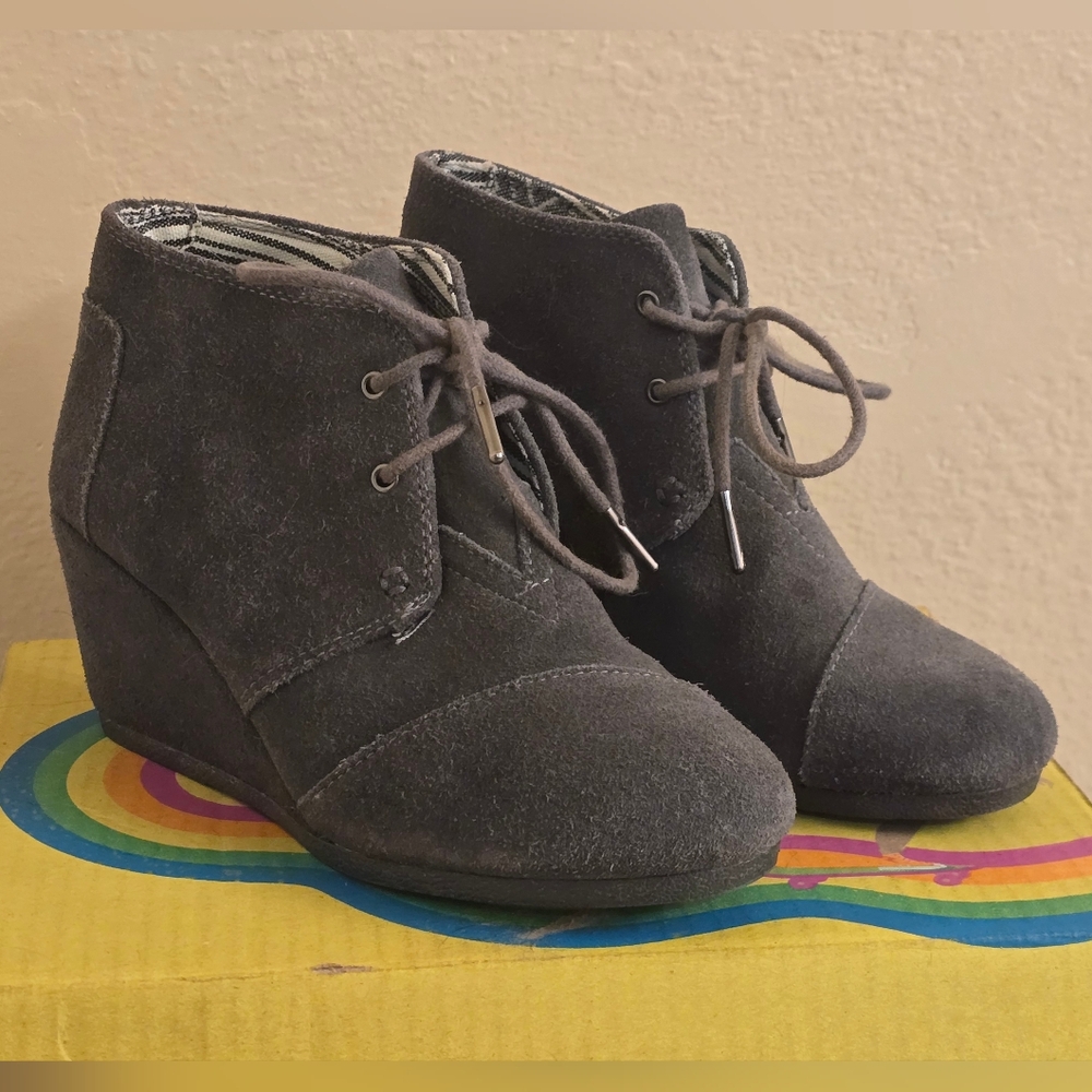 Tom’s Desert Wedge Castlerock Grey Suede Size 7